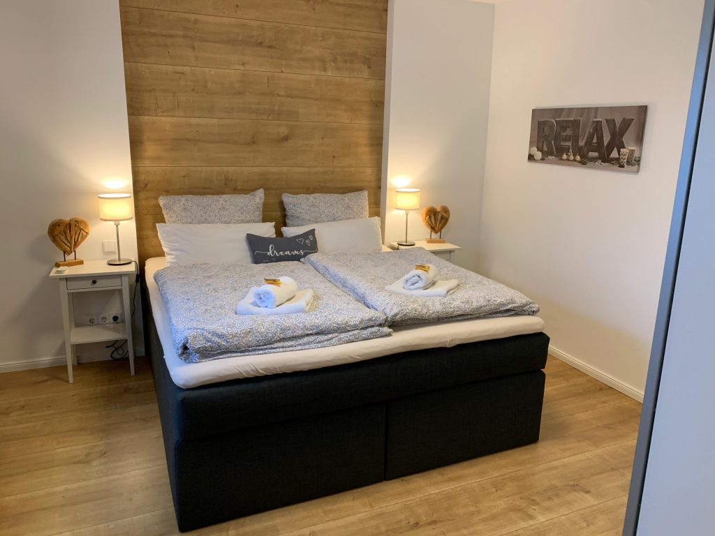 Schlafzimmer mit Bett
